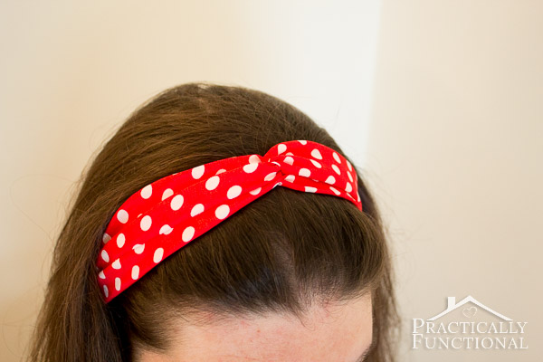 These turban headbands are super cute, and they have elastic so they stretch to fit any head! Learn to make your own with this step by step tutorial with photos!