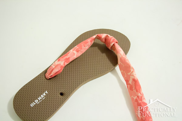 How to make fabric flip flops for under $5!-8