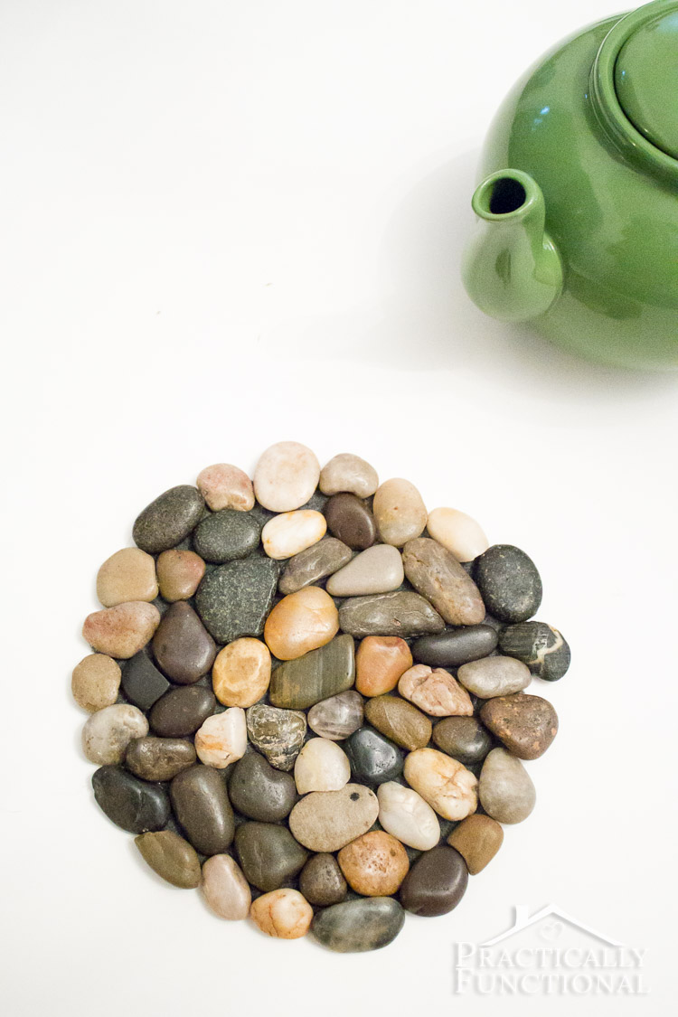 Make your own river rock trivet; all you need is hot glue, felt, and river rocks!