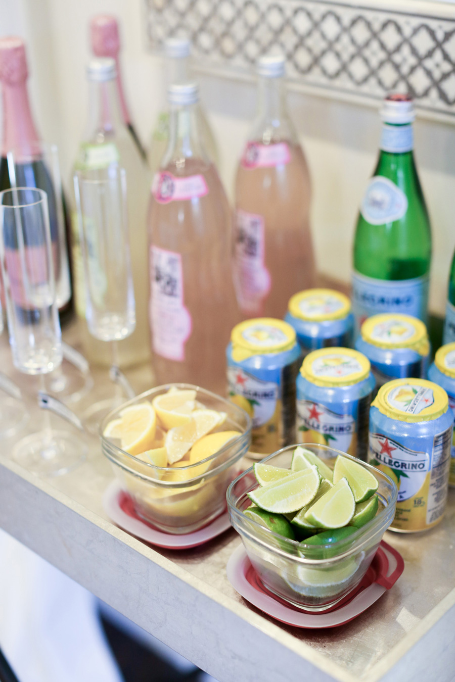 If you're looking for great housewarming party ideas, check out these 7 tips for throwing an awesome housewarming party!
