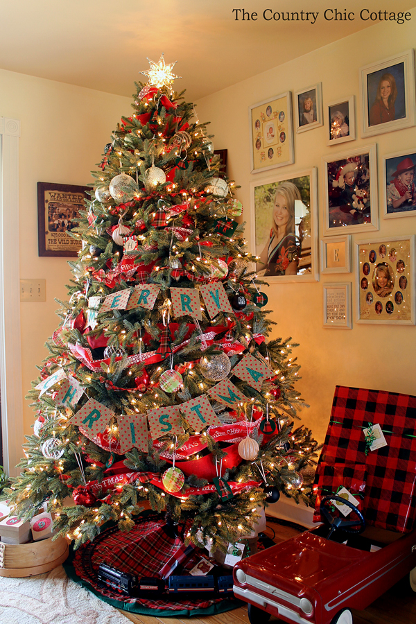 rustic farmhouse christmas tree with plaid ornaments