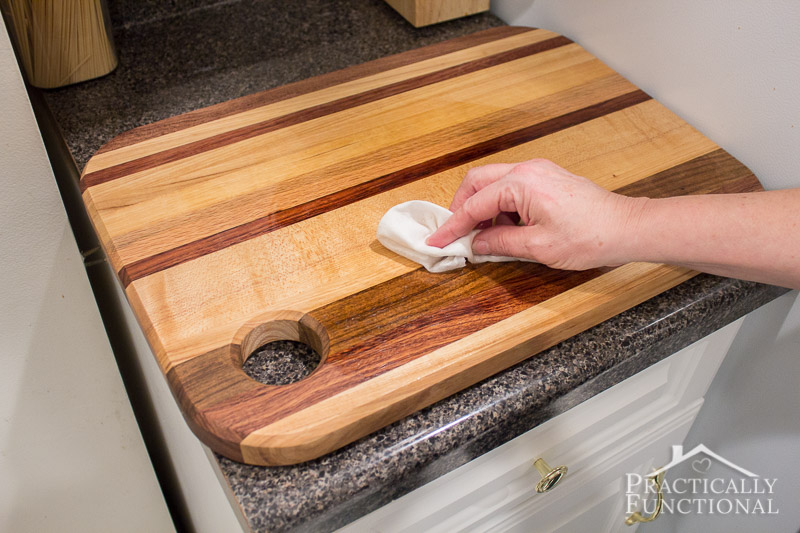 How to oil a wood cutting board 3