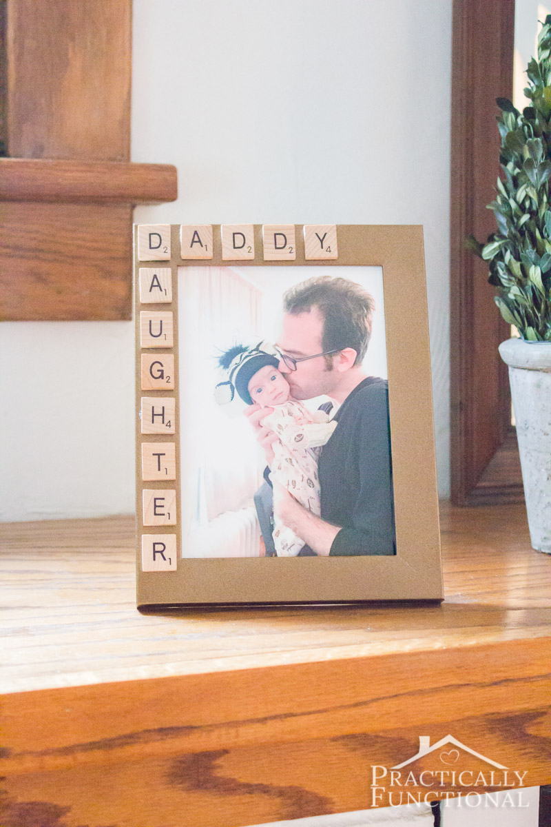 Super cute Father's Day picture frame idea; he can take it to the office and you can update the photo every once in a while so he always has a current photo with him!