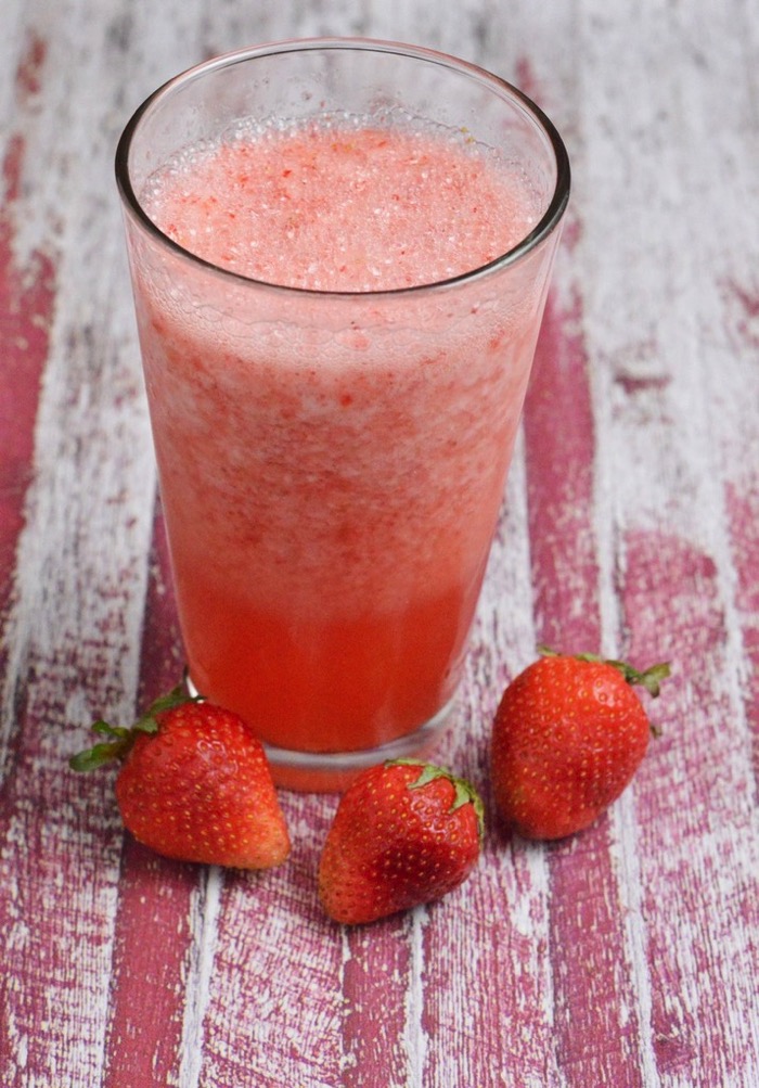 Sparkling strawberry smoothie - and 15 other delicious summer drink recipes!