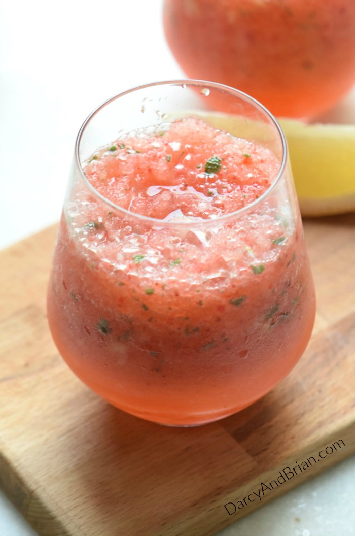 Frozen strawberry lemonade - and 15 other delicious summer drink recipes!