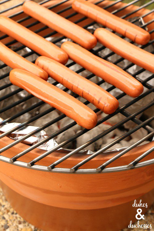Make your own DIY charcoal grill - and 13 other simple DIY outdoor weekend projects!