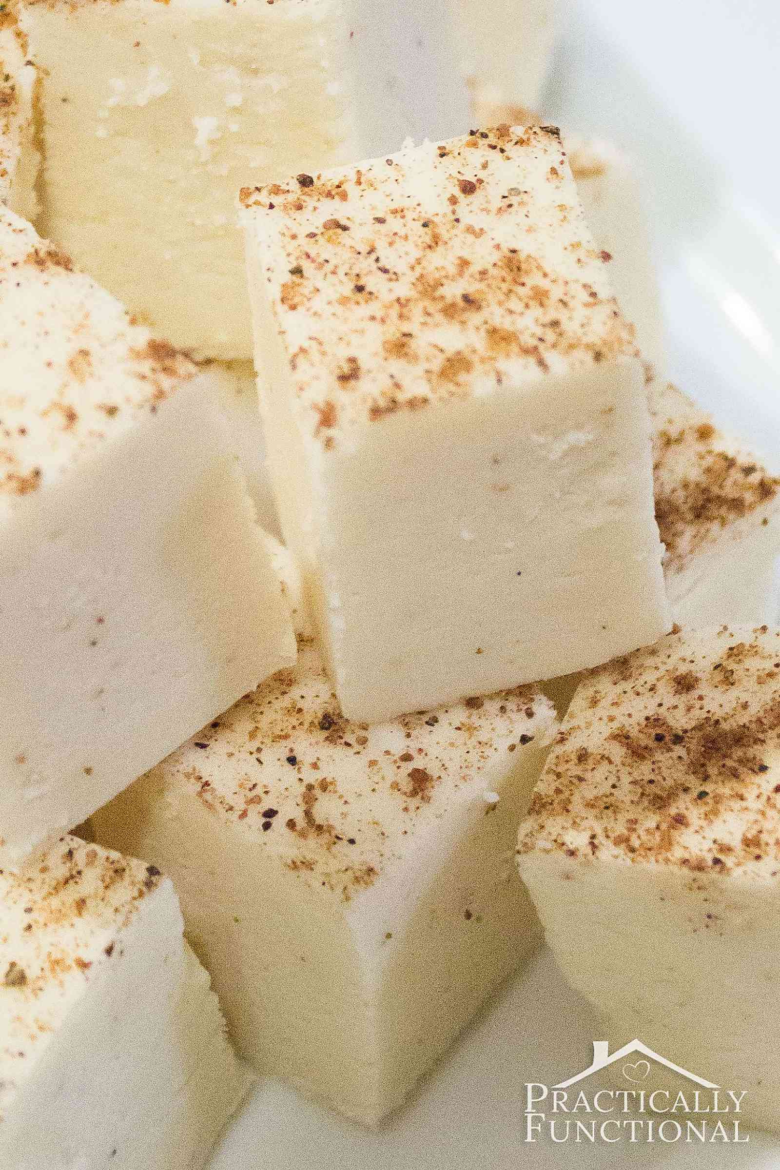 This homemade eggnog fudge recipe looks delicious! So easy to make, and great for holiday gifts!